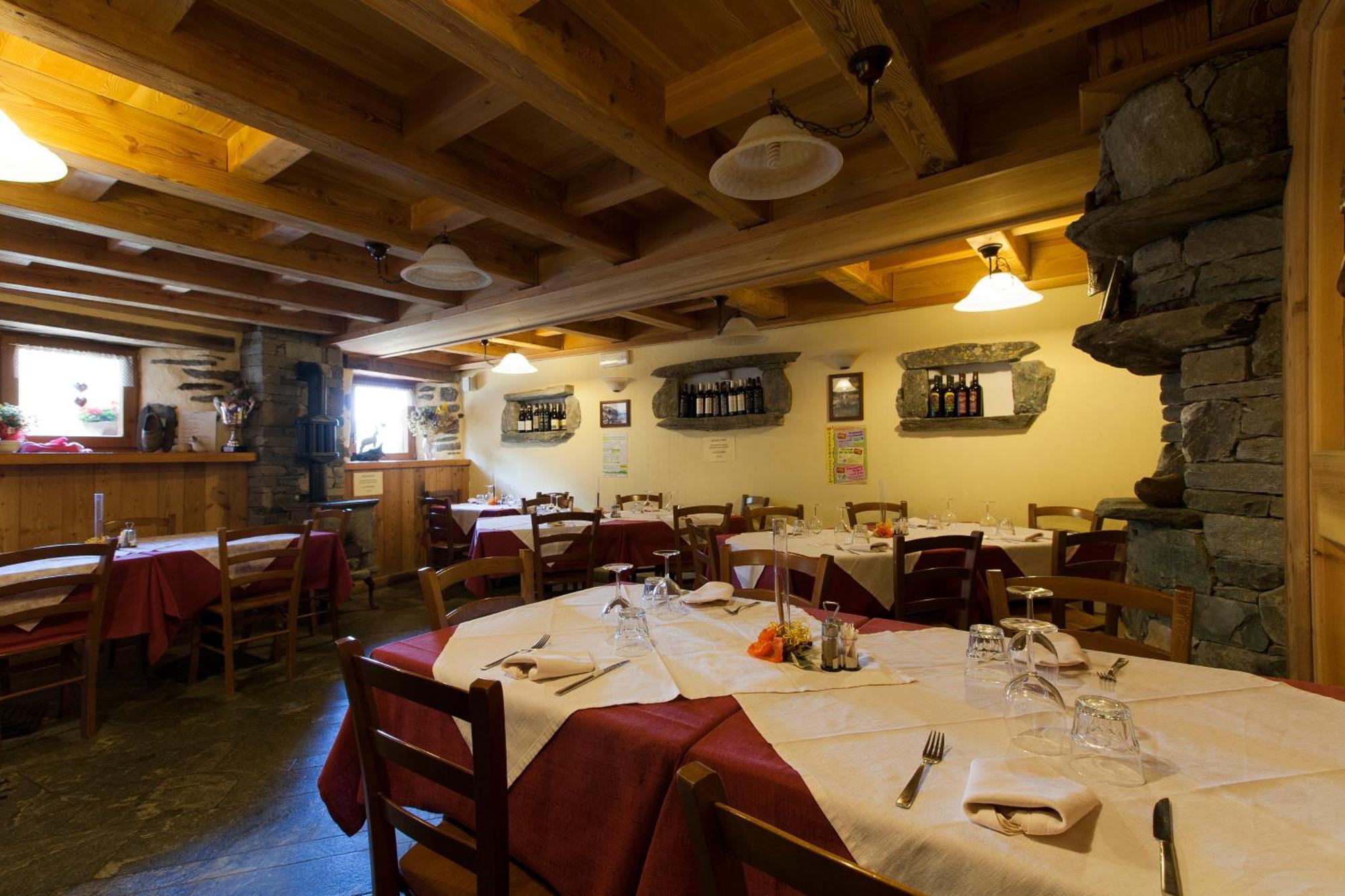 L' Aroula Rooms & Restaurant Champoluc Exterior photo